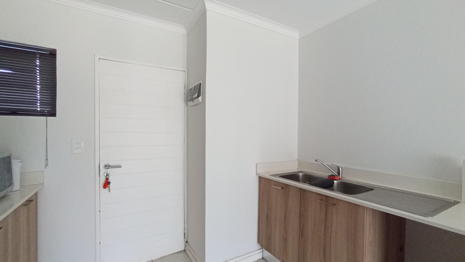 Kitchen - 8 square meters of property in Linbro Park A.H.