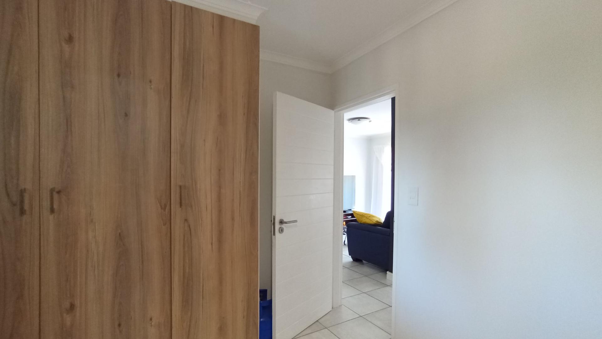 Bed Room 2 - 11 square meters of property in Linbro Park A.H.