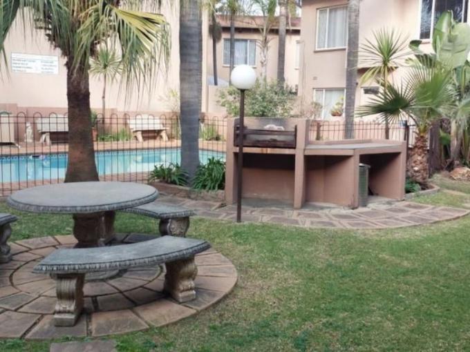 3 Bedroom Duplex for Sale For Sale in Verwoerdpark - MR690971