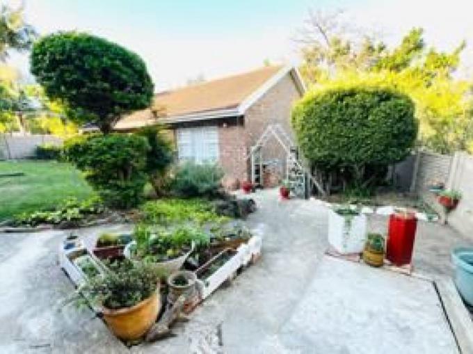4 Bedroom House for Sale For Sale in Chiselhurst - MR690984