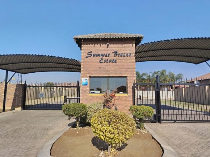 3 Bedroom House for Sale For Sale in Waterval East - MR690995