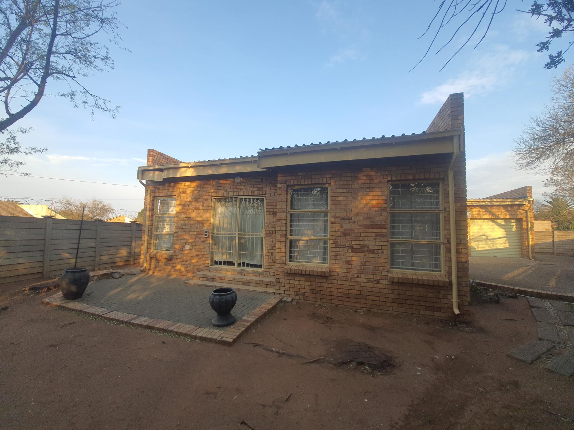  of property in Universitas