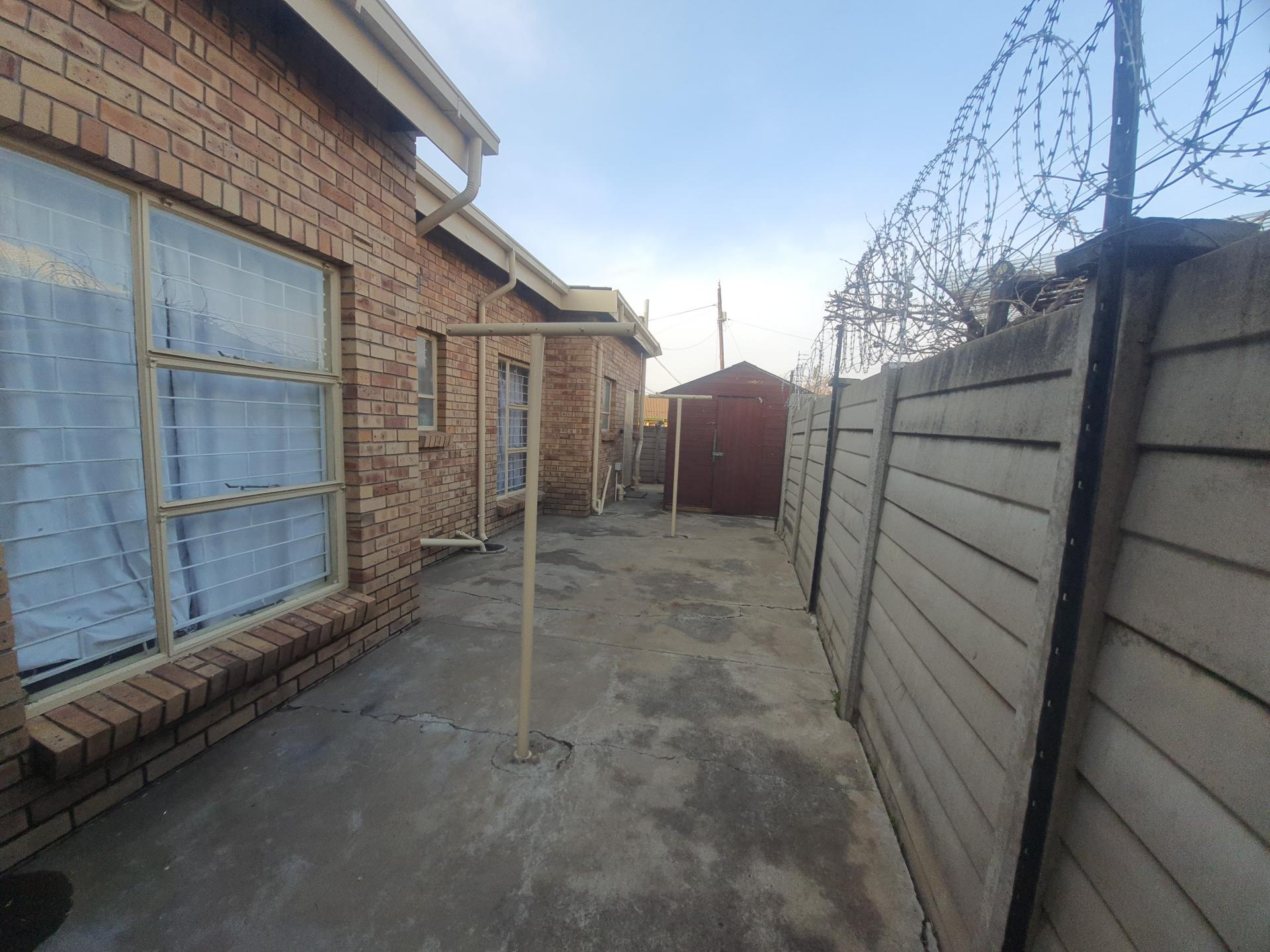  of property in Universitas