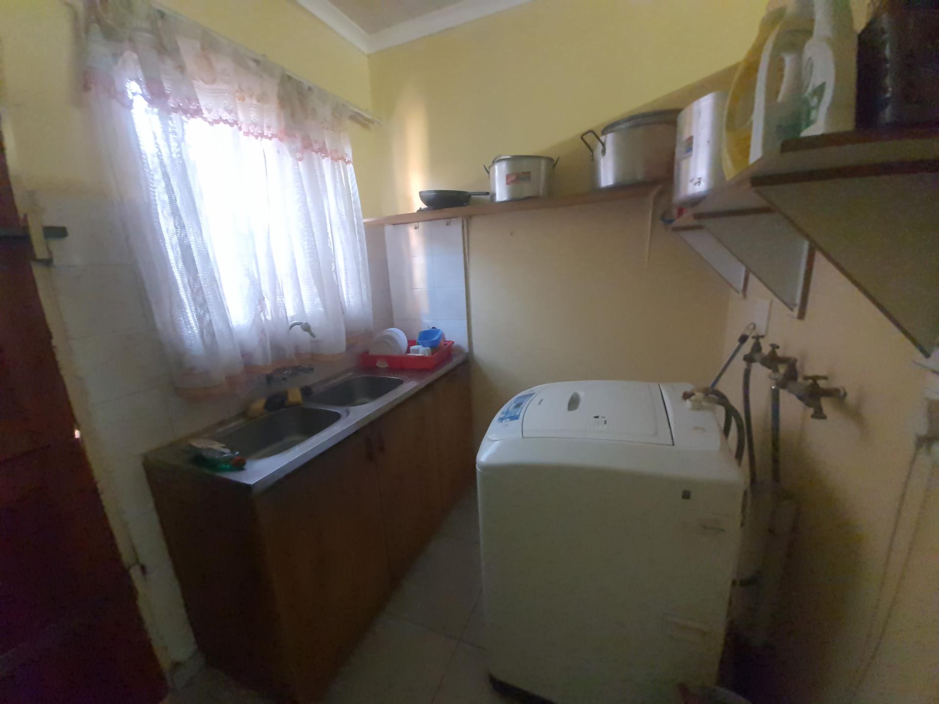  of property in Universitas