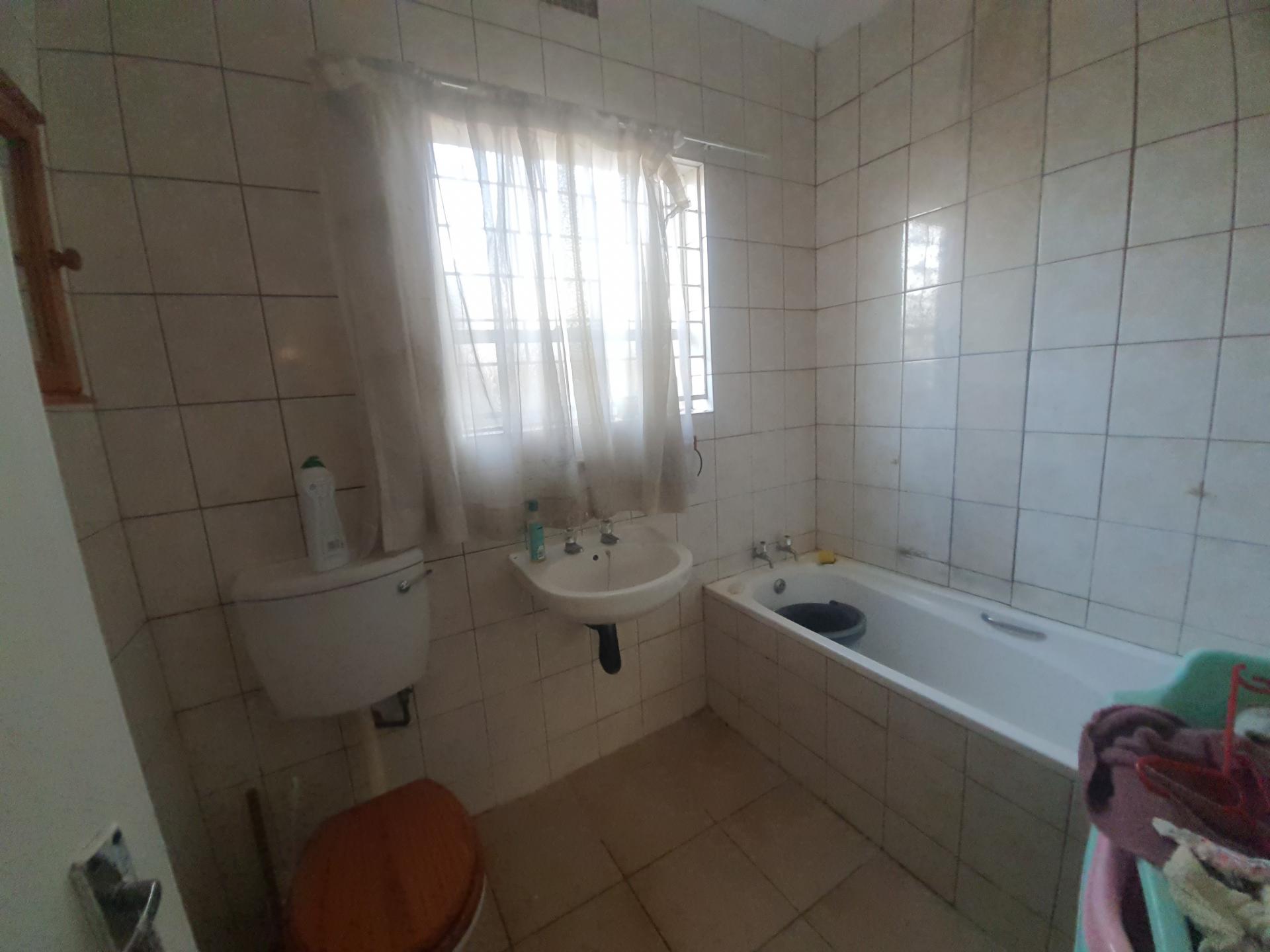  of property in Universitas