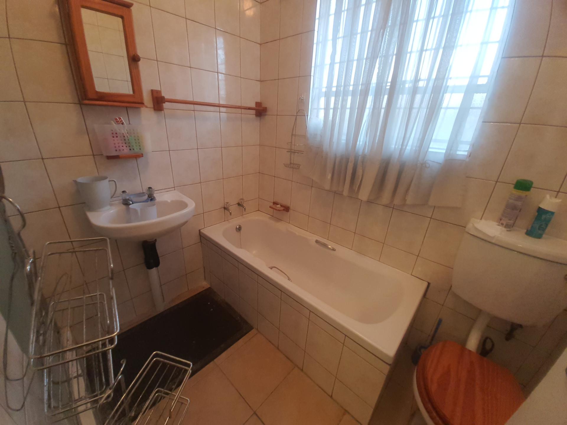  of property in Universitas