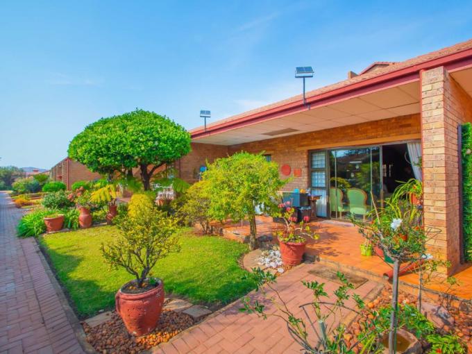 2 Bedroom Simplex for Sale For Sale in Wilropark - MR691006