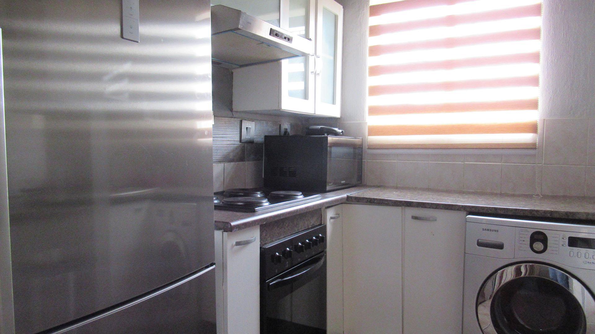 Kitchen - 8 square meters of property in Strubensvallei