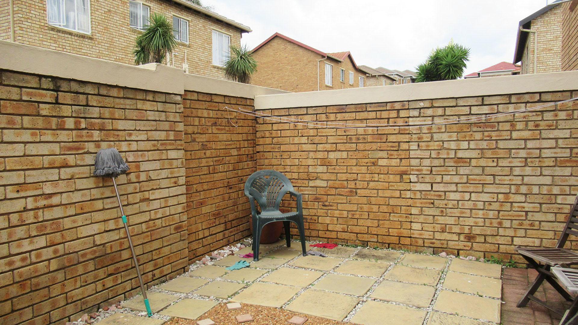 Spaces - 12 square meters of property in Strubensvallei