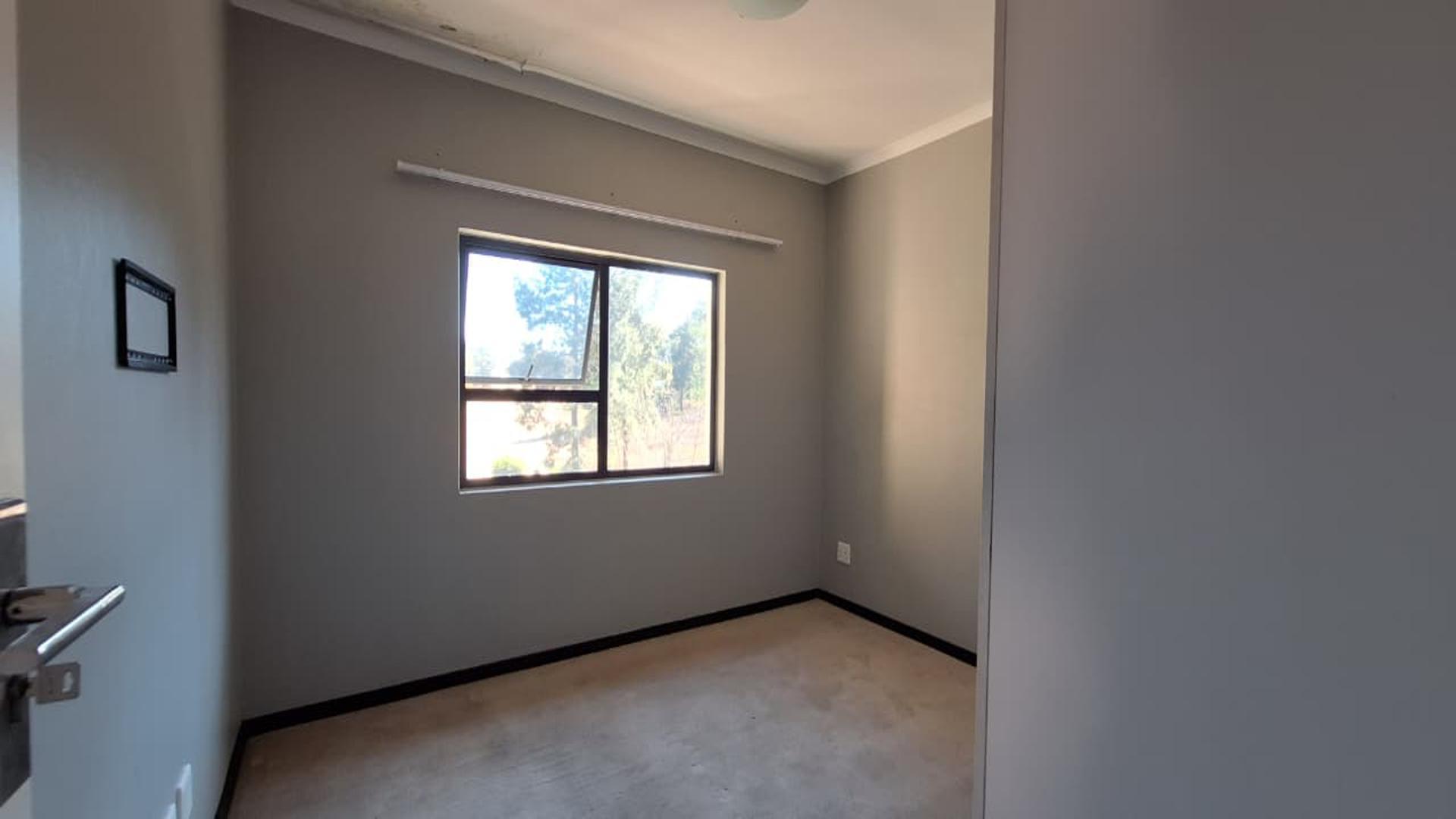 Bed Room 1 - 16 square meters of property in Lilianton