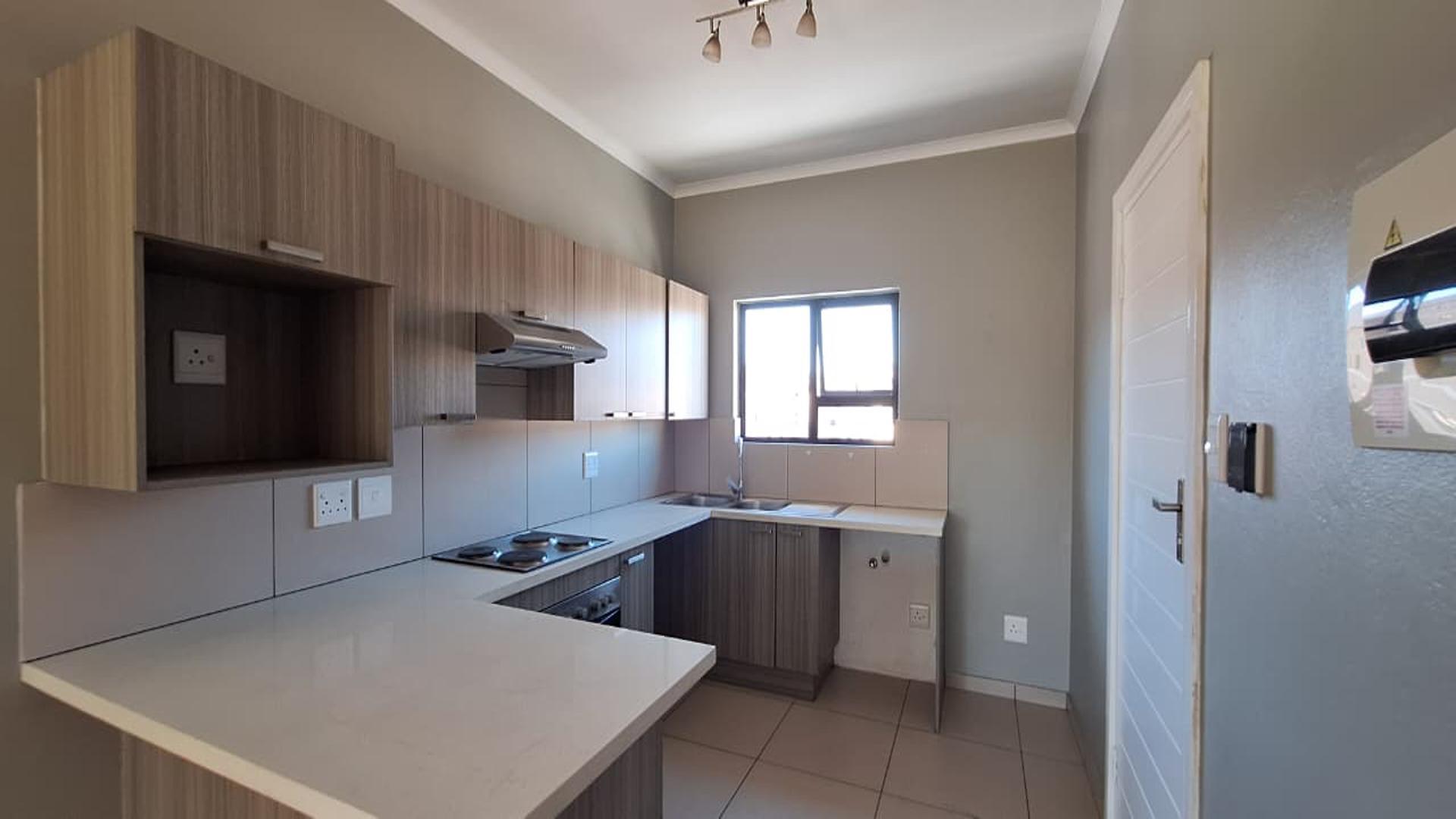 Kitchen - 11 square meters of property in Lilianton