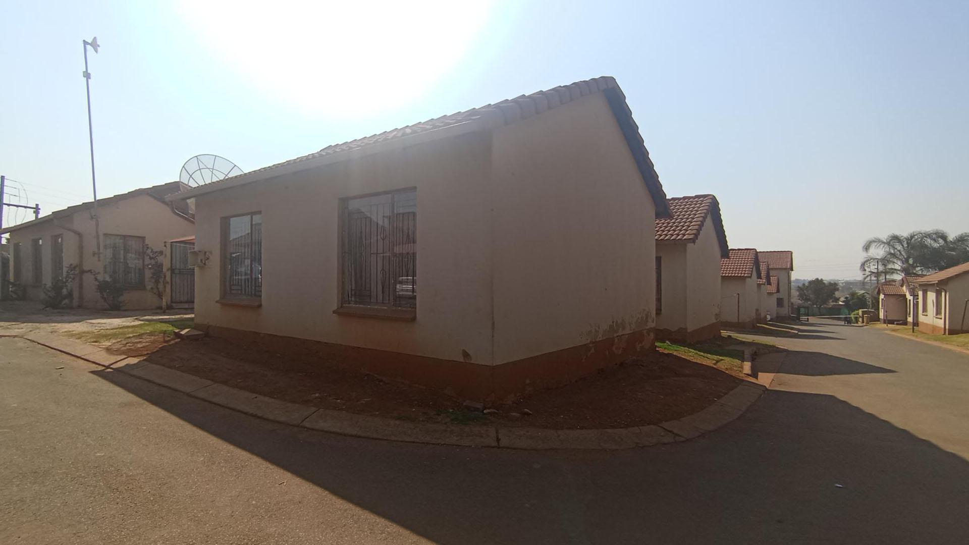 Front View of property in Clayville