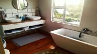 Main Bathroom of property in Bathurst