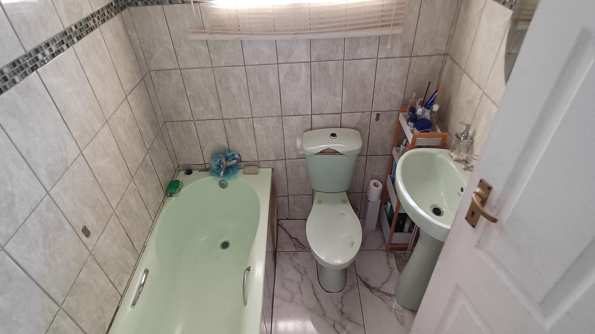 Bathroom 1 of property in Soshanguve