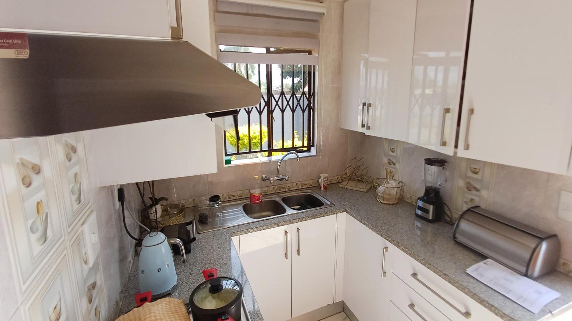 Kitchen of property in Soshanguve