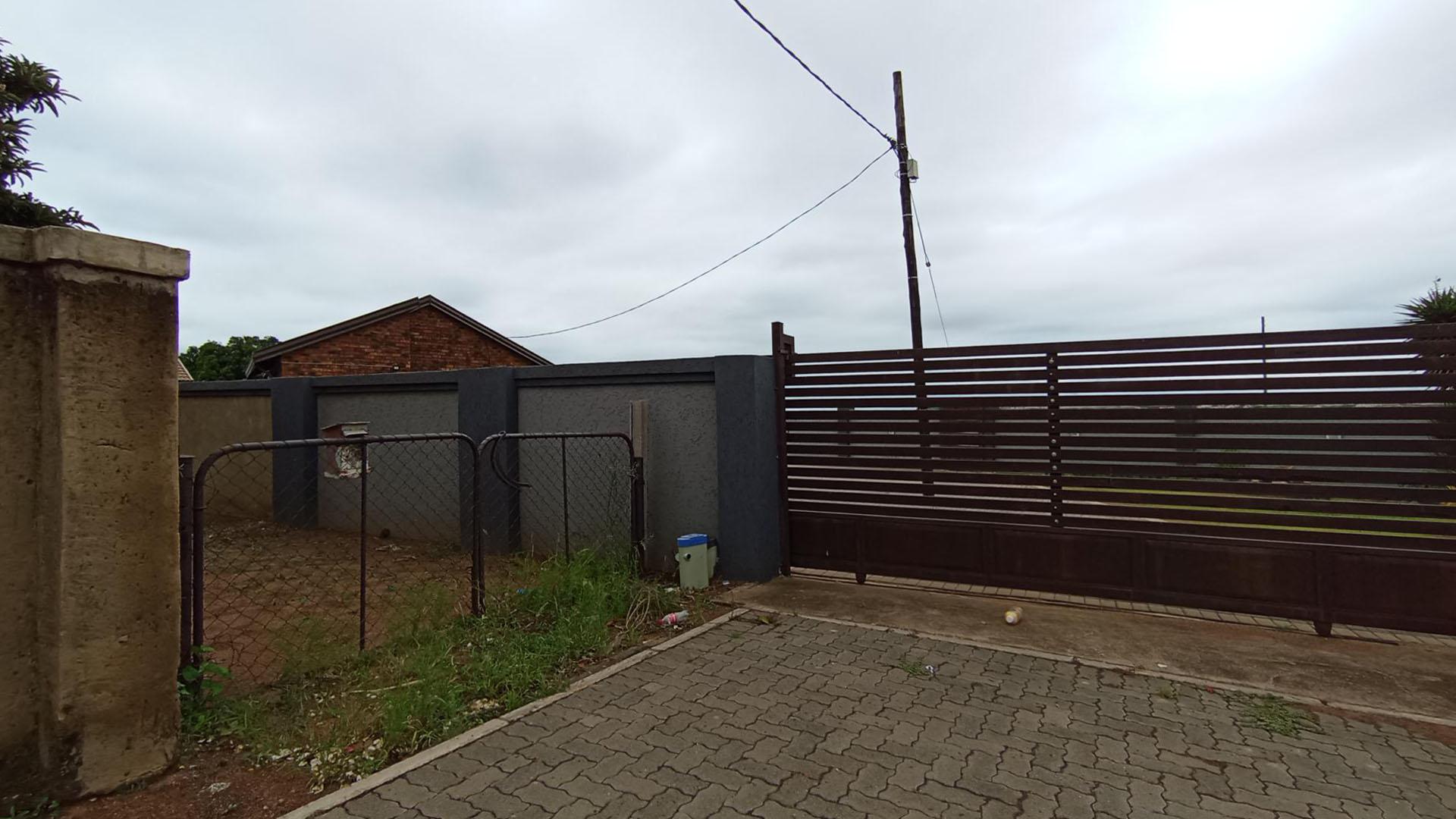 Front View of property in Soshanguve