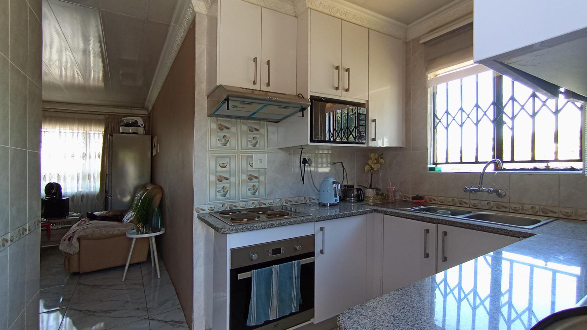 Kitchen - 8 square meters of property in Soshanguve