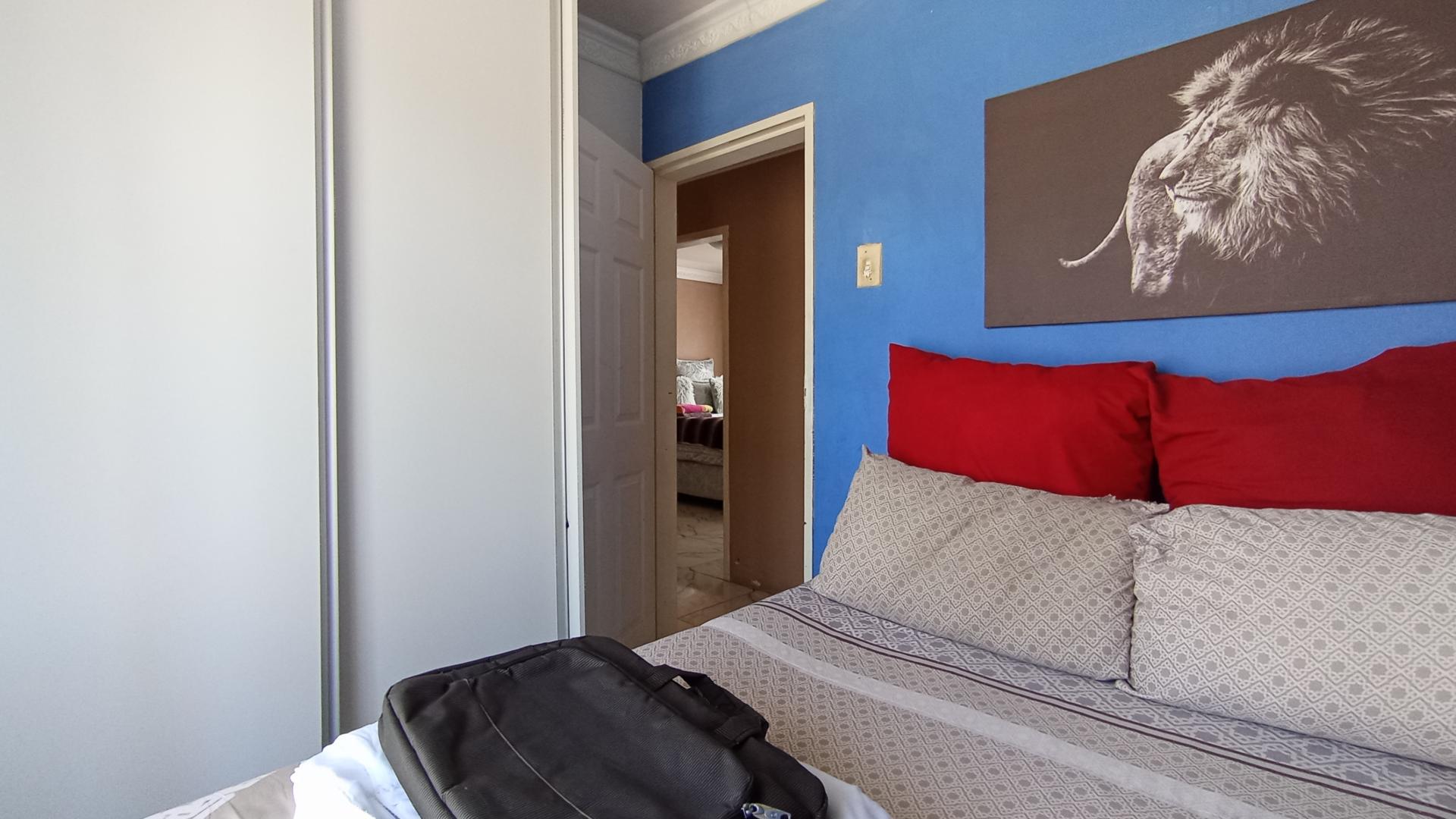 Bed Room 1 - 8 square meters of property in Soshanguve