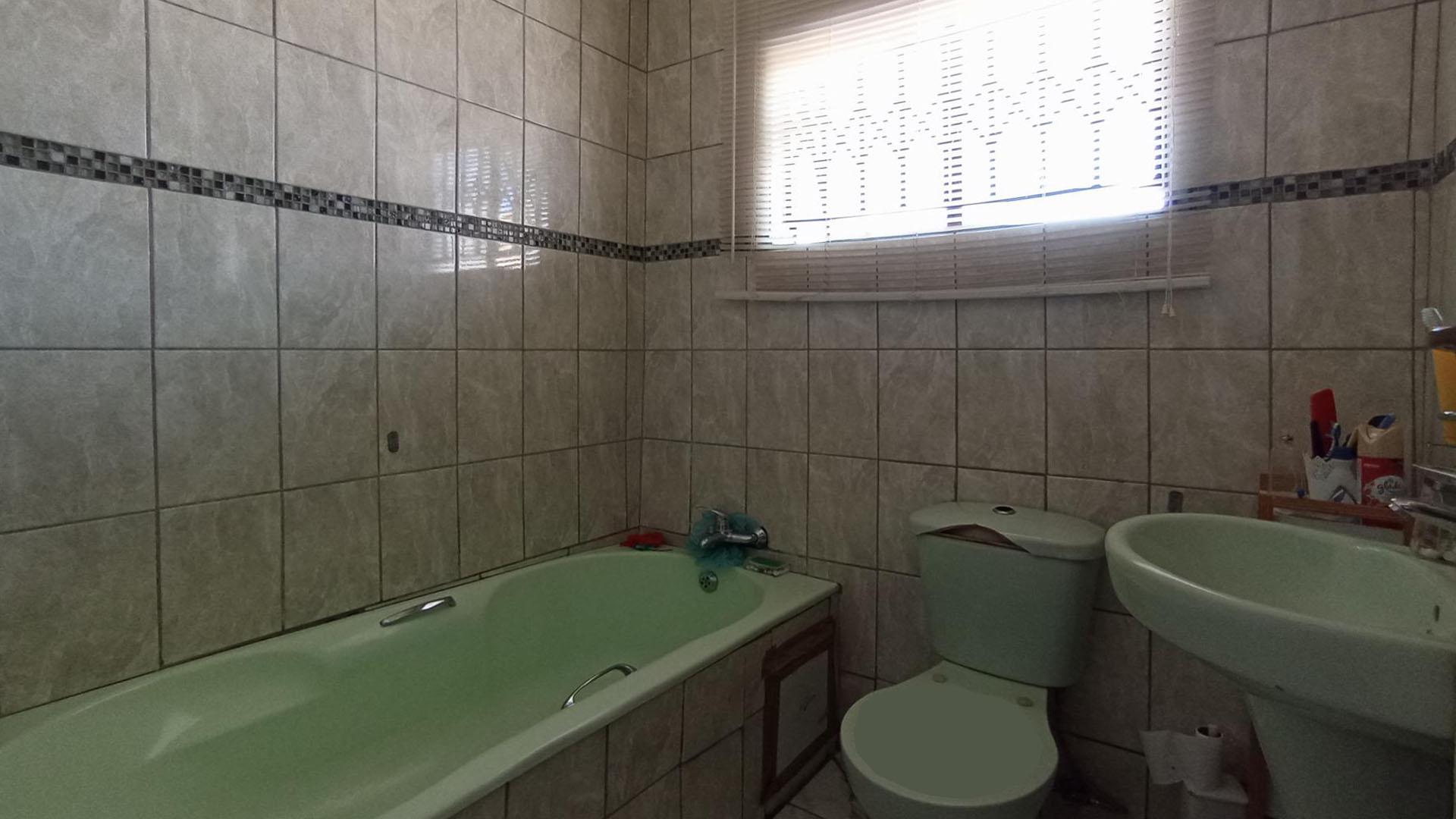 Bathroom 1 - 4 square meters of property in Soshanguve