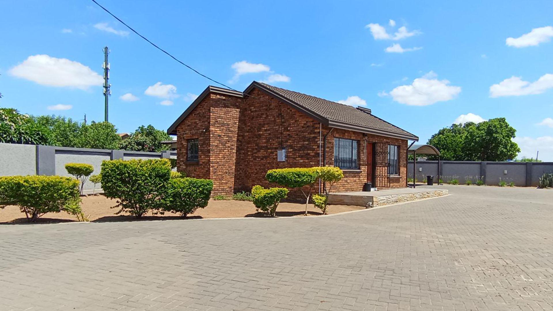 Front View of property in Soshanguve