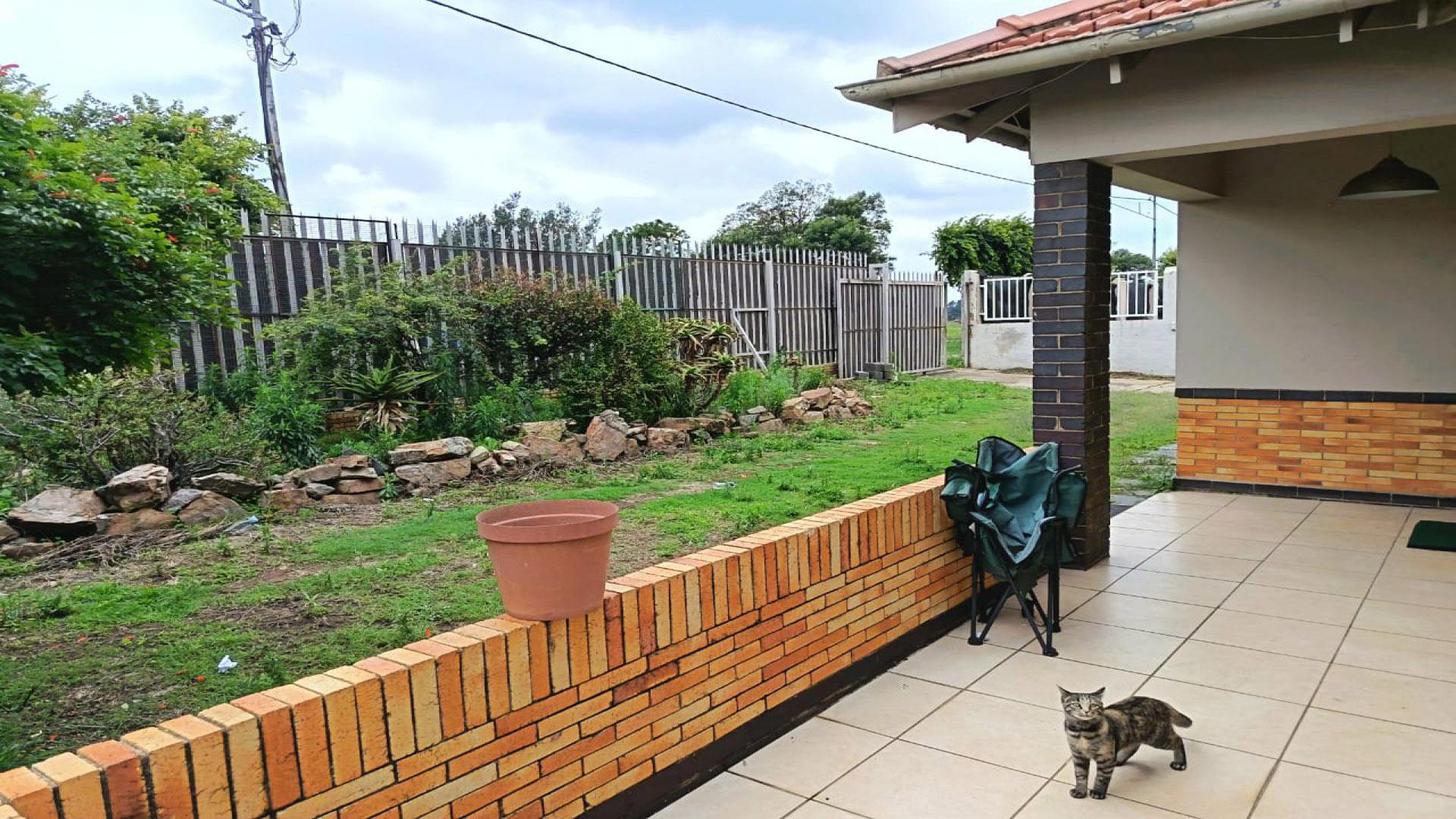 Patio of property in Linmeyer