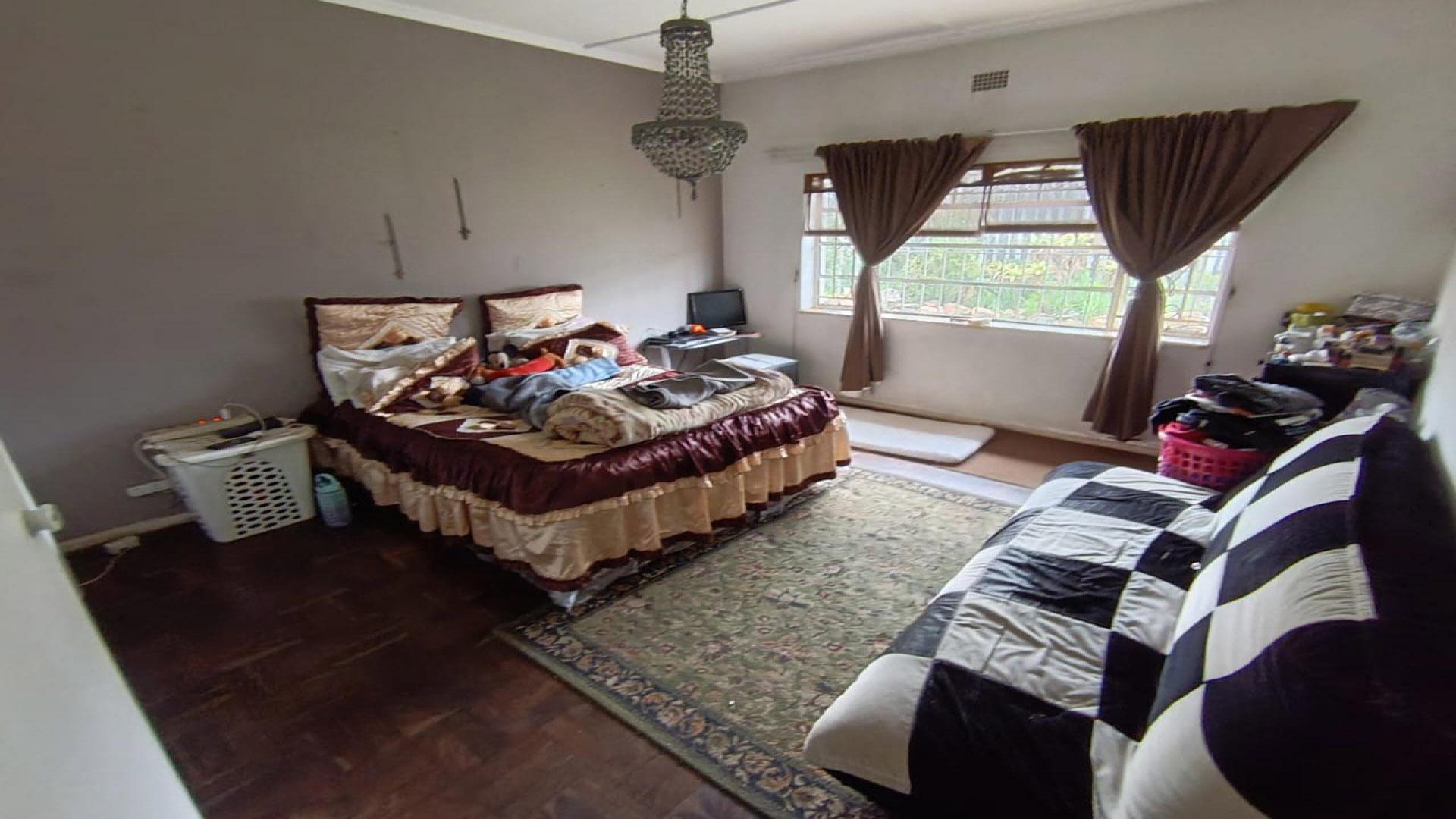 Bed Room 1 of property in Linmeyer