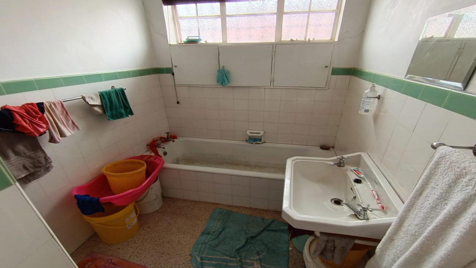 Bathroom 1 of property in Linmeyer