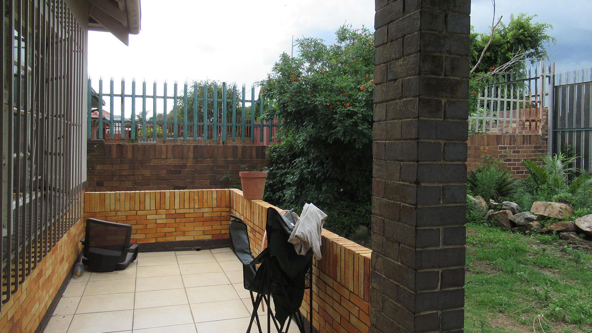 Patio - 10 square meters of property in Linmeyer