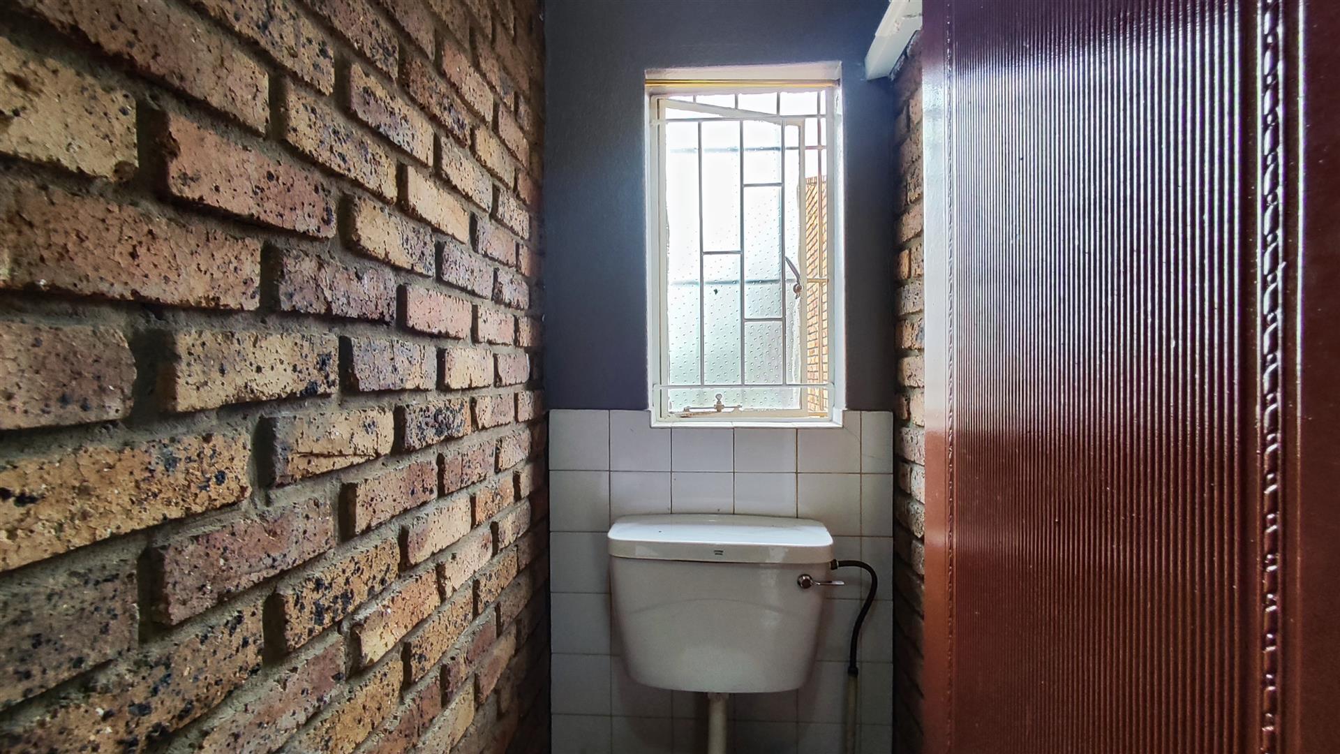 Guest Toilet - 3 square meters of property in Boksburg
