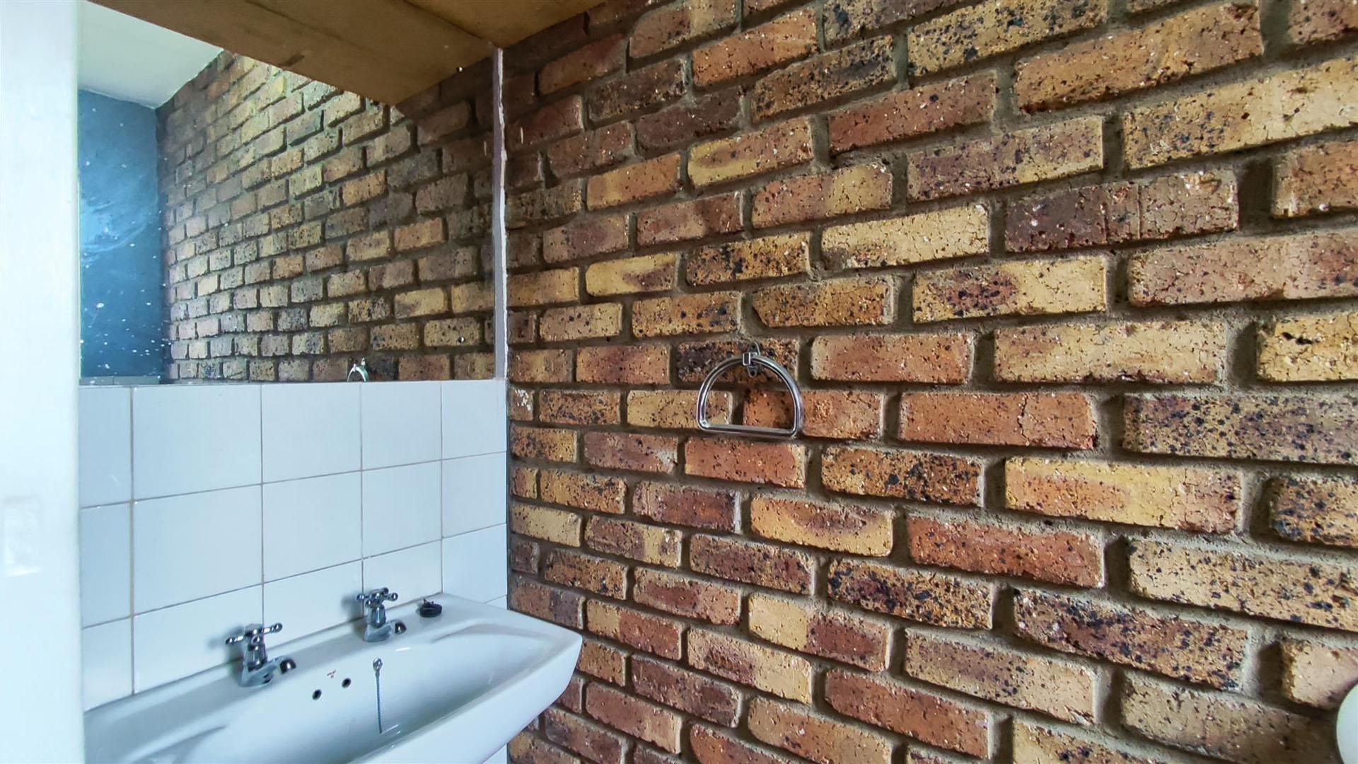 Guest Toilet - 3 square meters of property in Boksburg