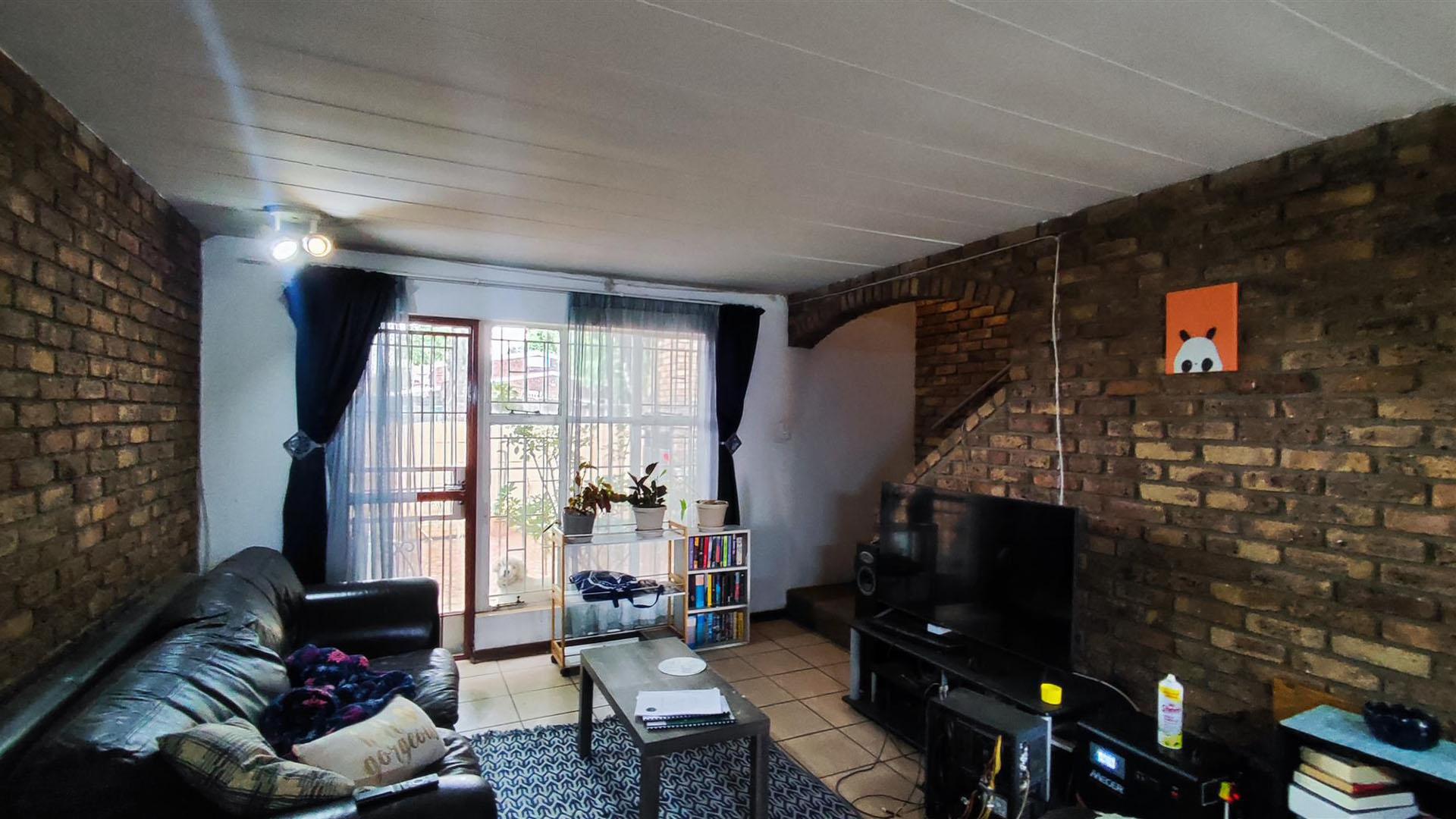 Lounges - 19 square meters of property in Boksburg