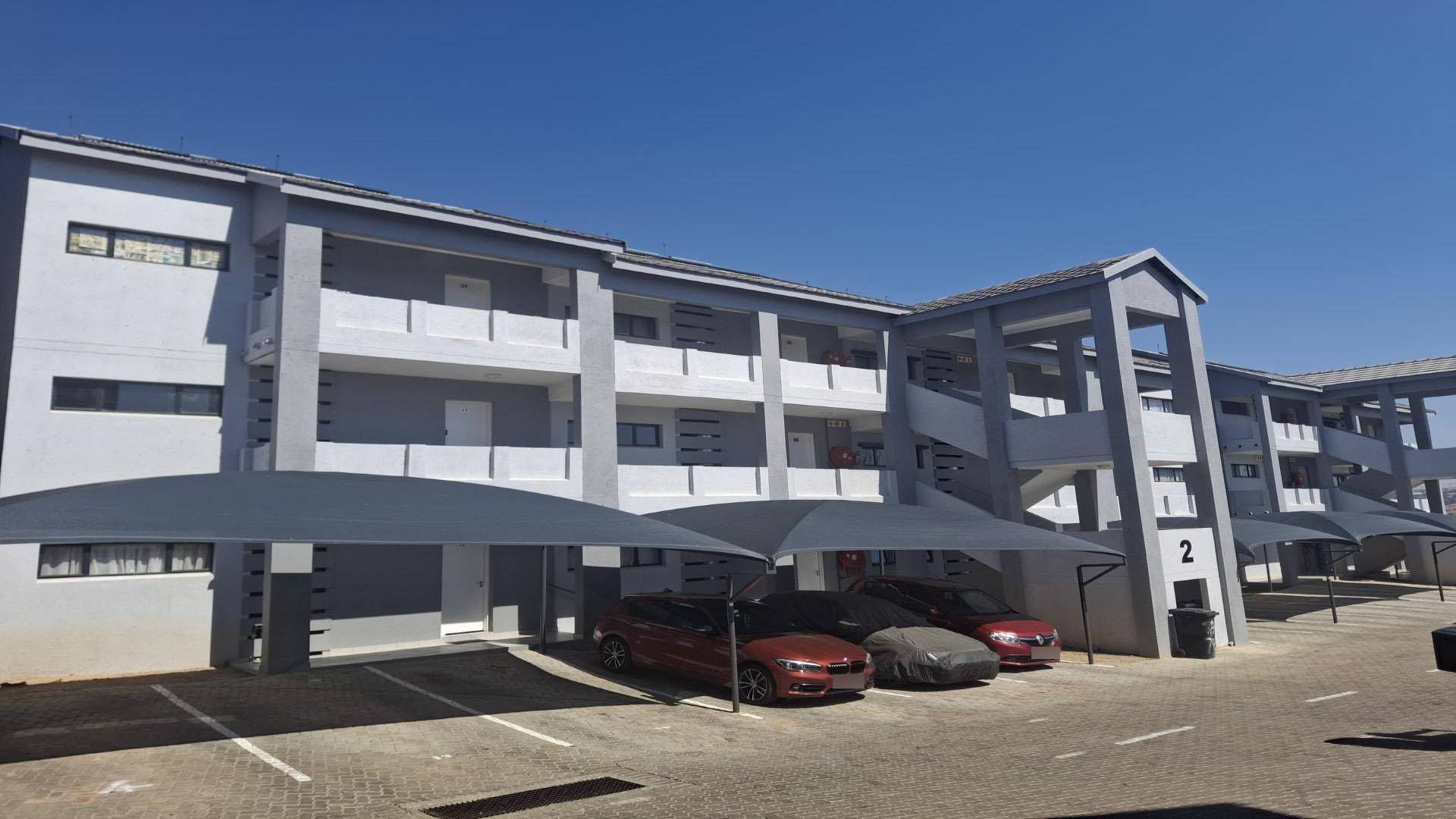 Front View of property in Kosmosdal