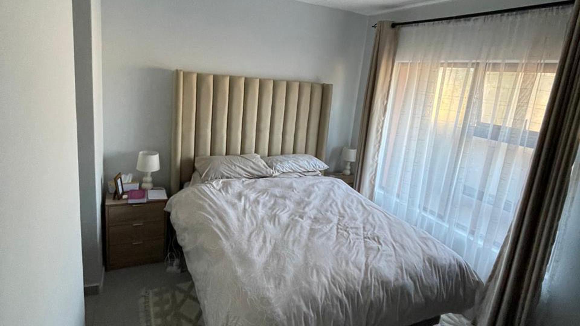 Main Bedroom of property in Kosmosdal