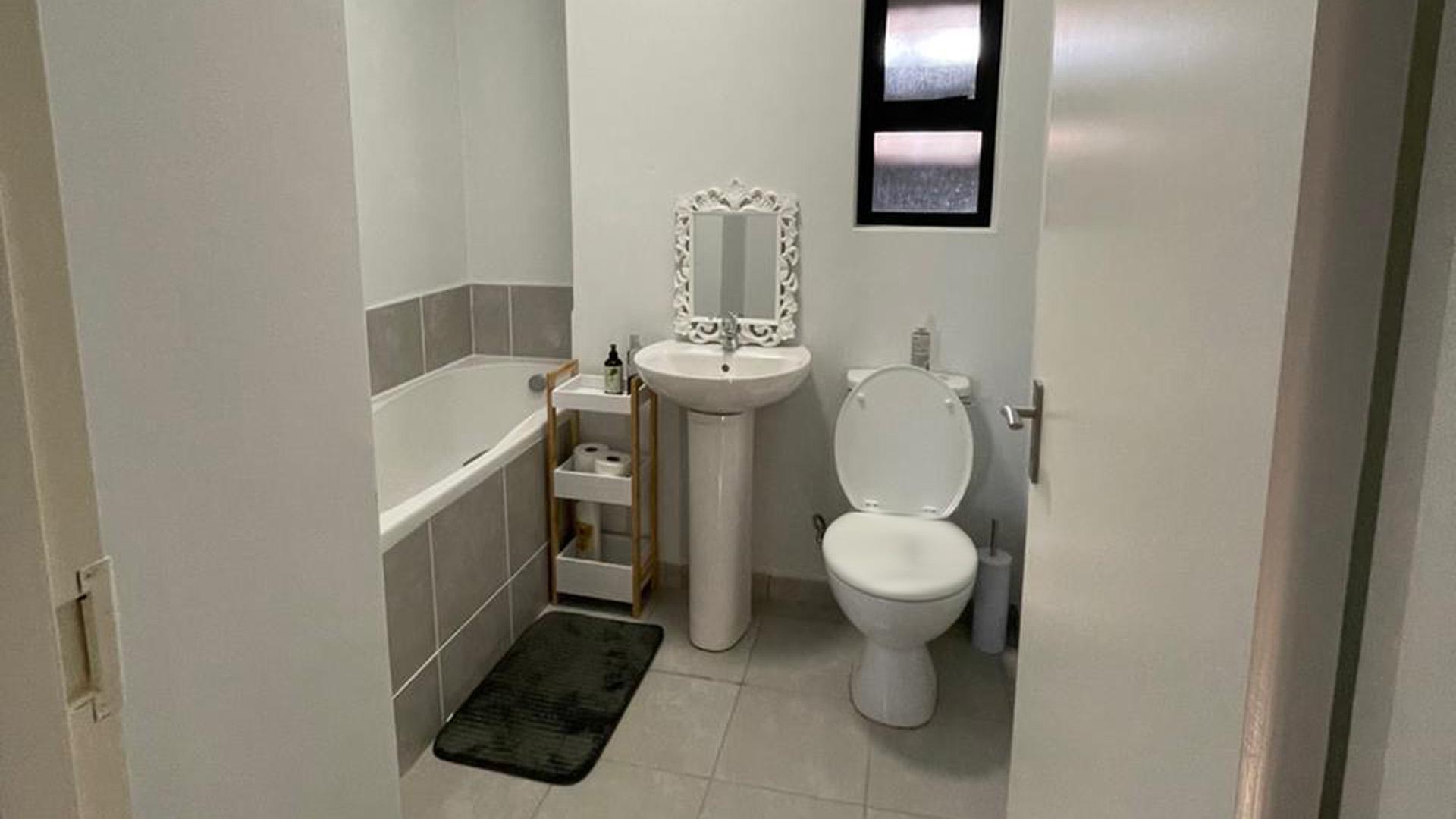 Bathroom 1 of property in Kosmosdal