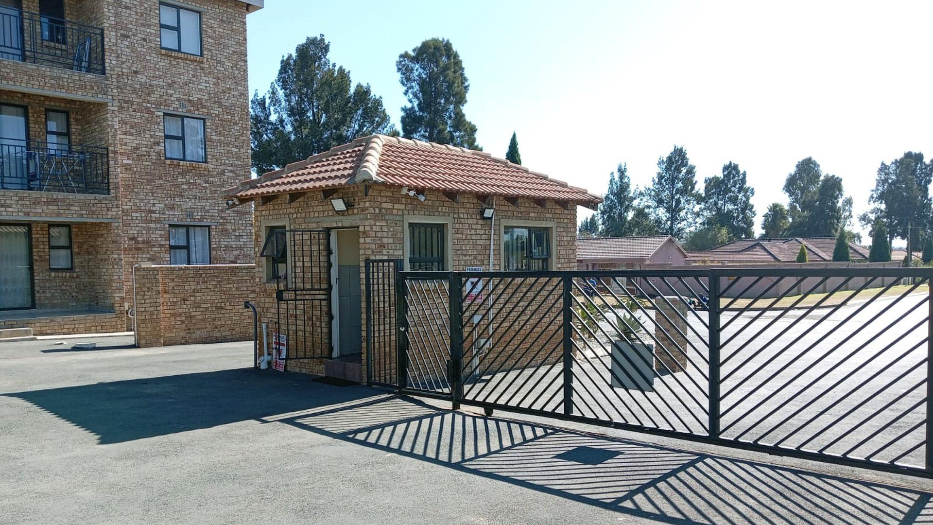 Front View of property in Albertsdal
