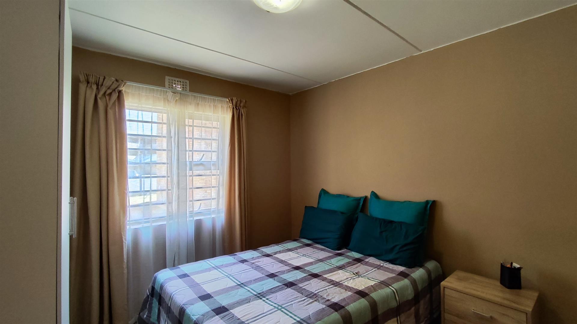 Bed Room 1 - 12 square meters of property in Albertsdal