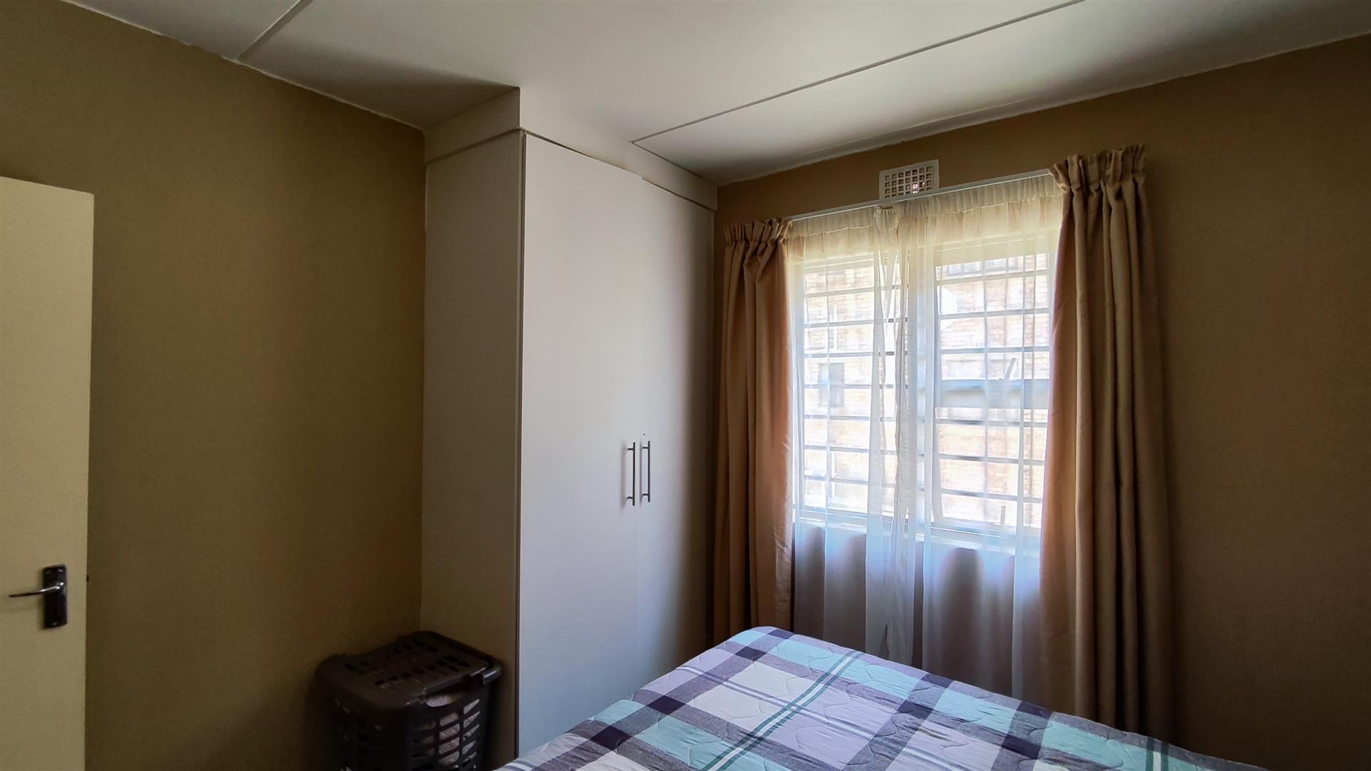 Bed Room 1 - 12 square meters of property in Albertsdal