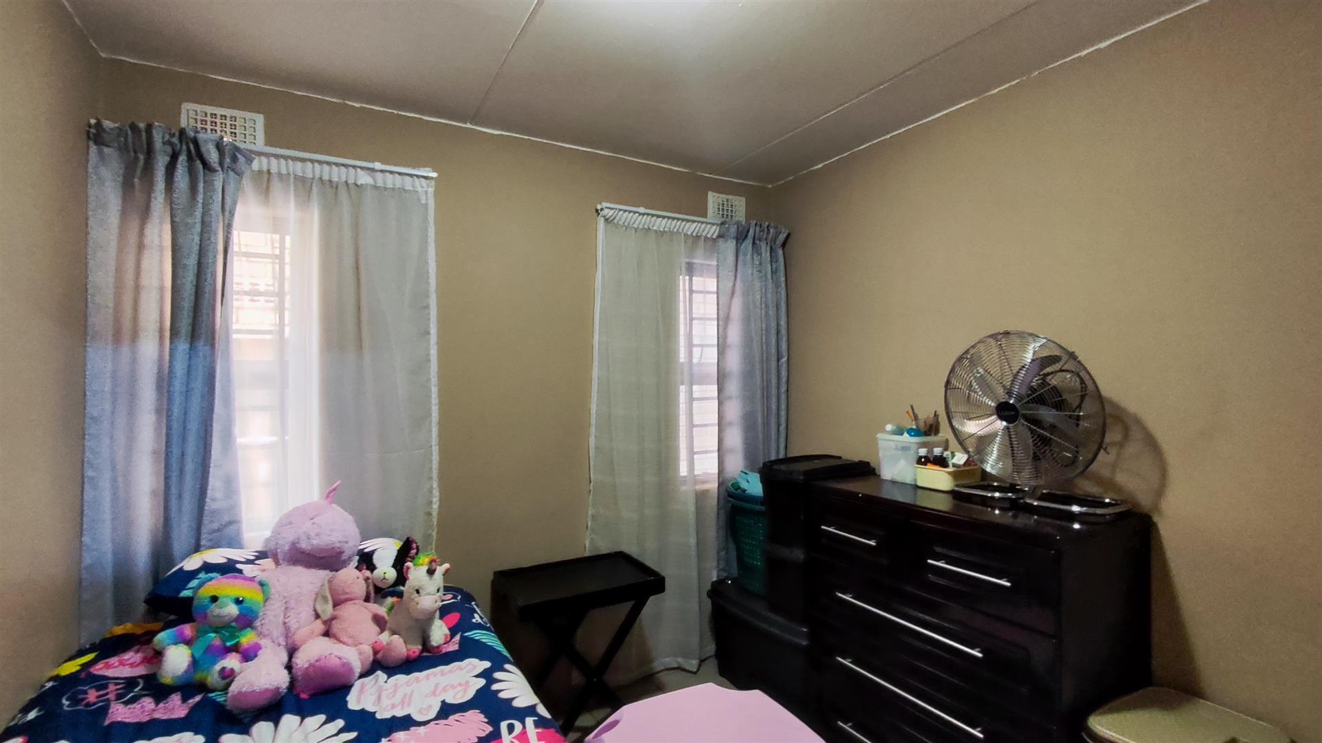 Bed Room 2 - 9 square meters of property in Albertsdal