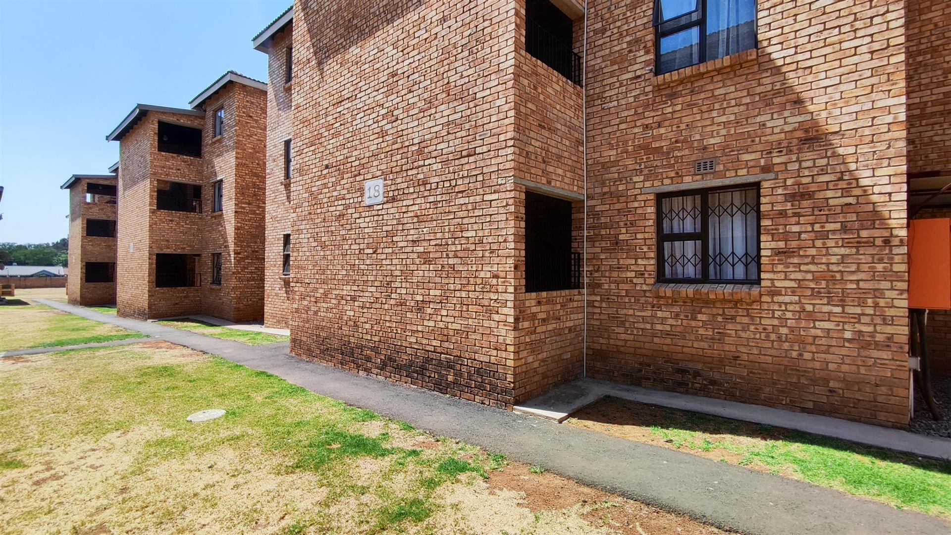 Front View of property in Albertsdal