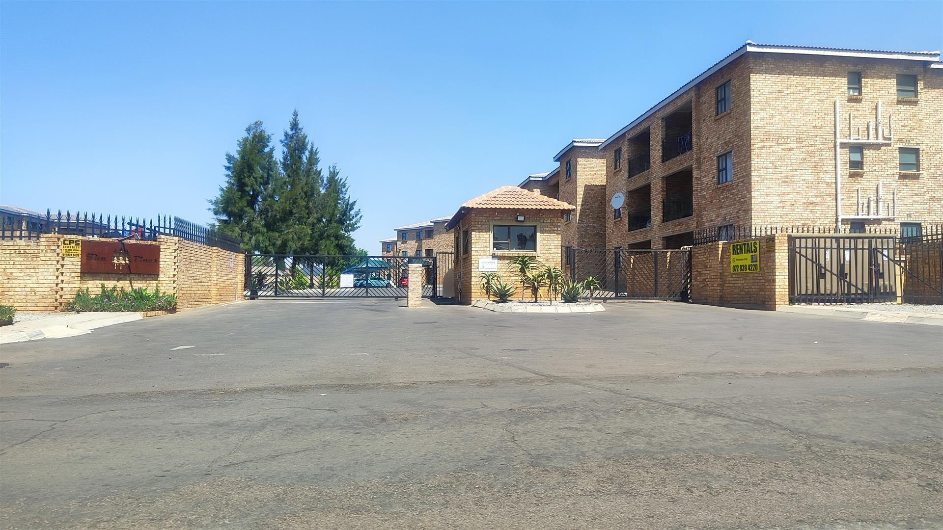 Front View of property in Albertsdal