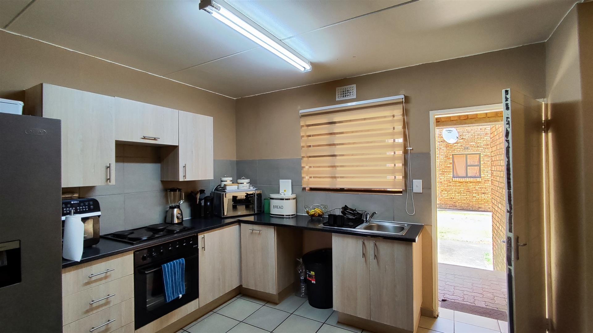 Kitchen - 9 square meters of property in Albertsdal