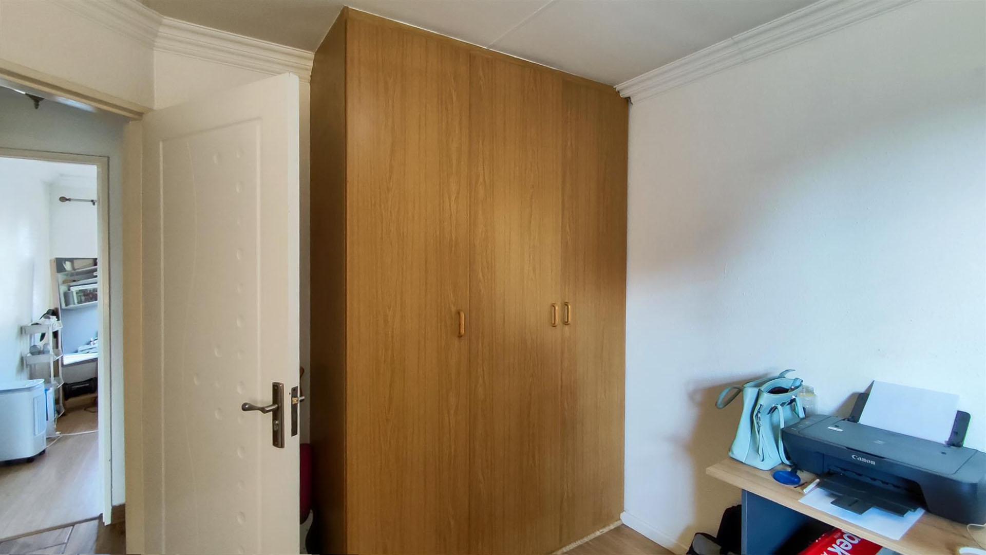 Bed Room 1 - 10 square meters of property in Kempton Park