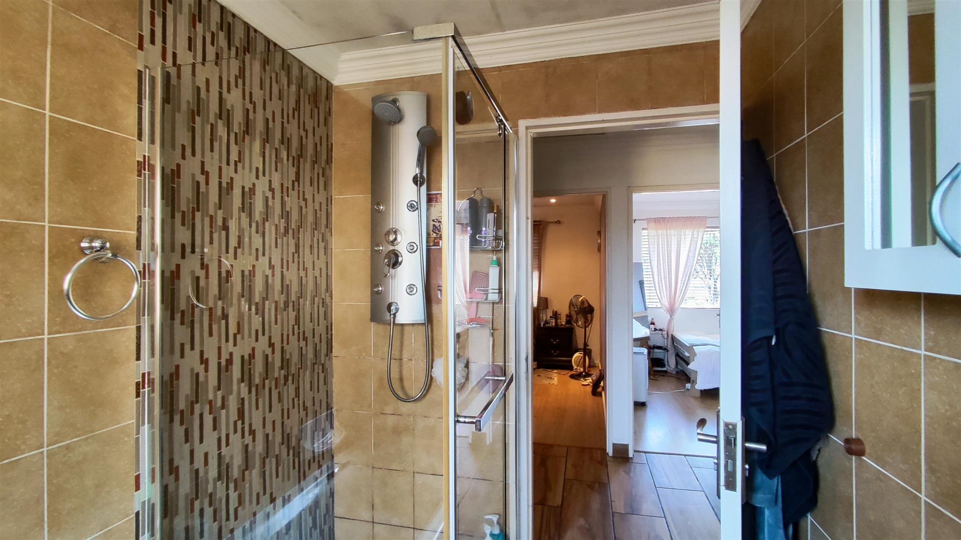 Bathroom 1 - 6 square meters of property in Kempton Park