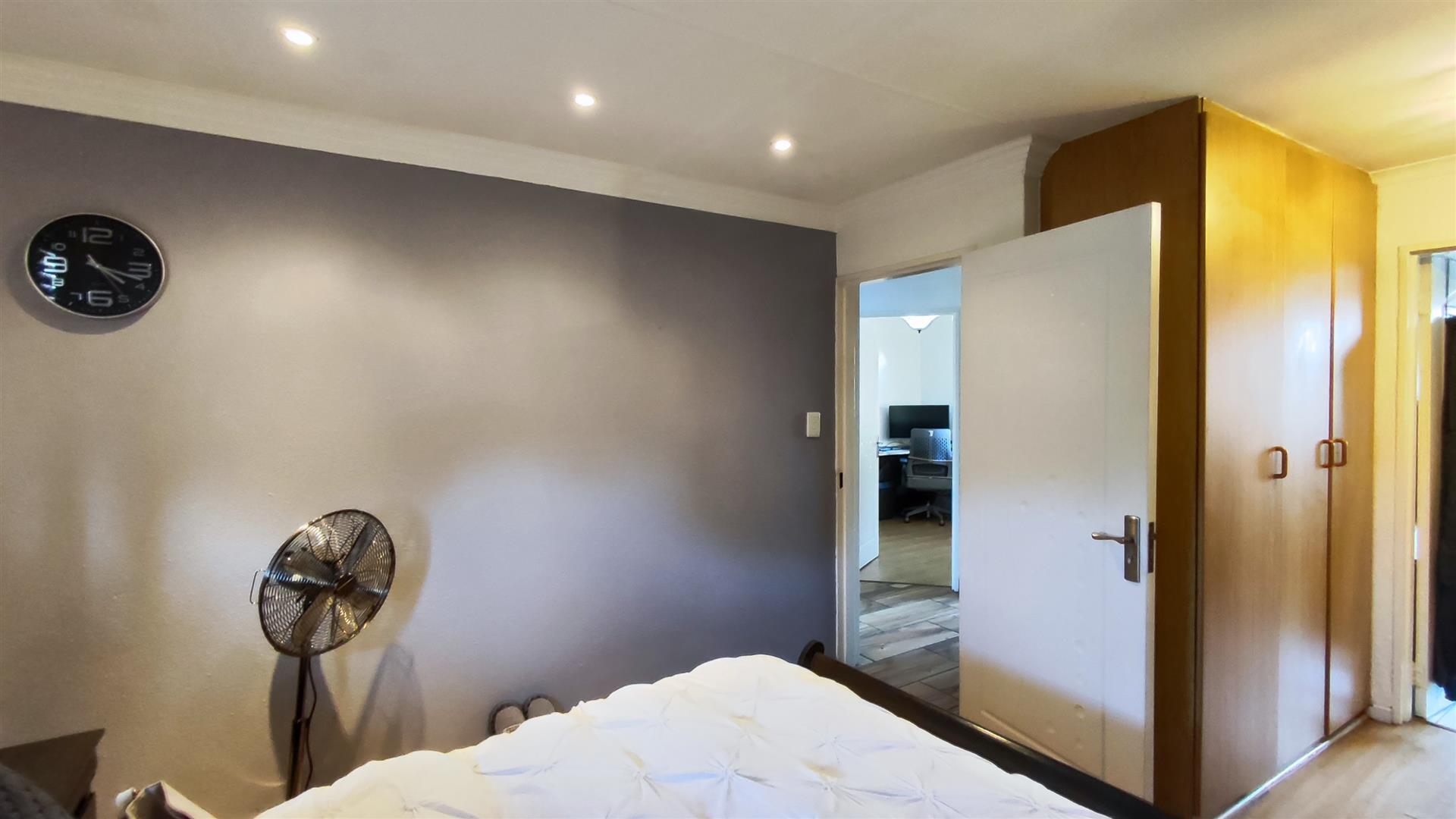 Main Bedroom - 18 square meters of property in Kempton Park