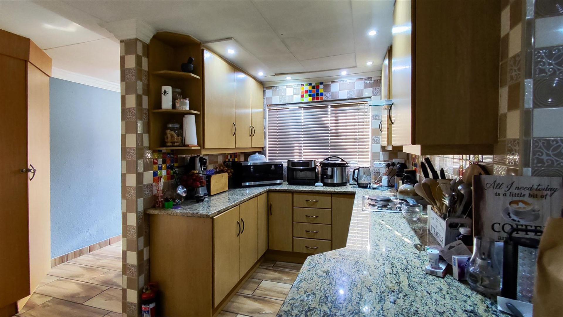 Kitchen - 12 square meters of property in Kempton Park