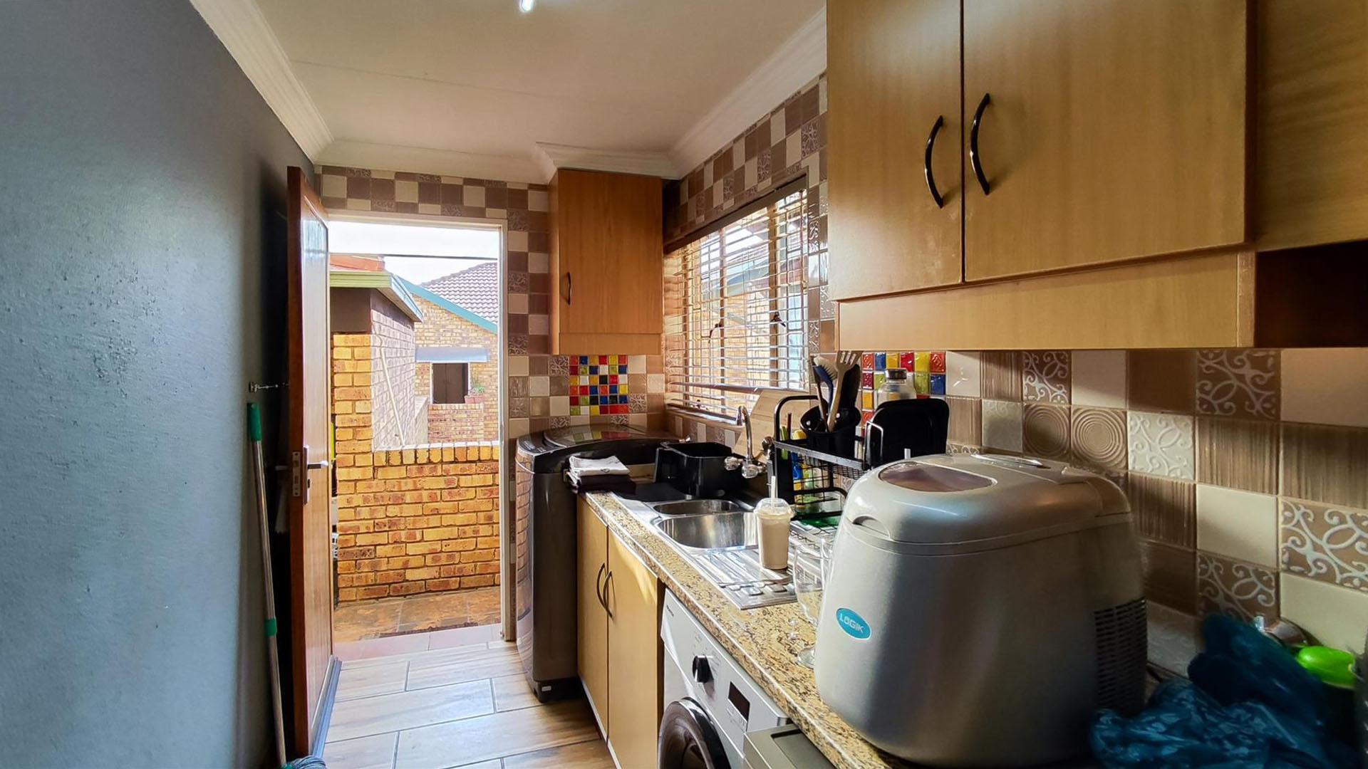 Scullery - 9 square meters of property in Kempton Park