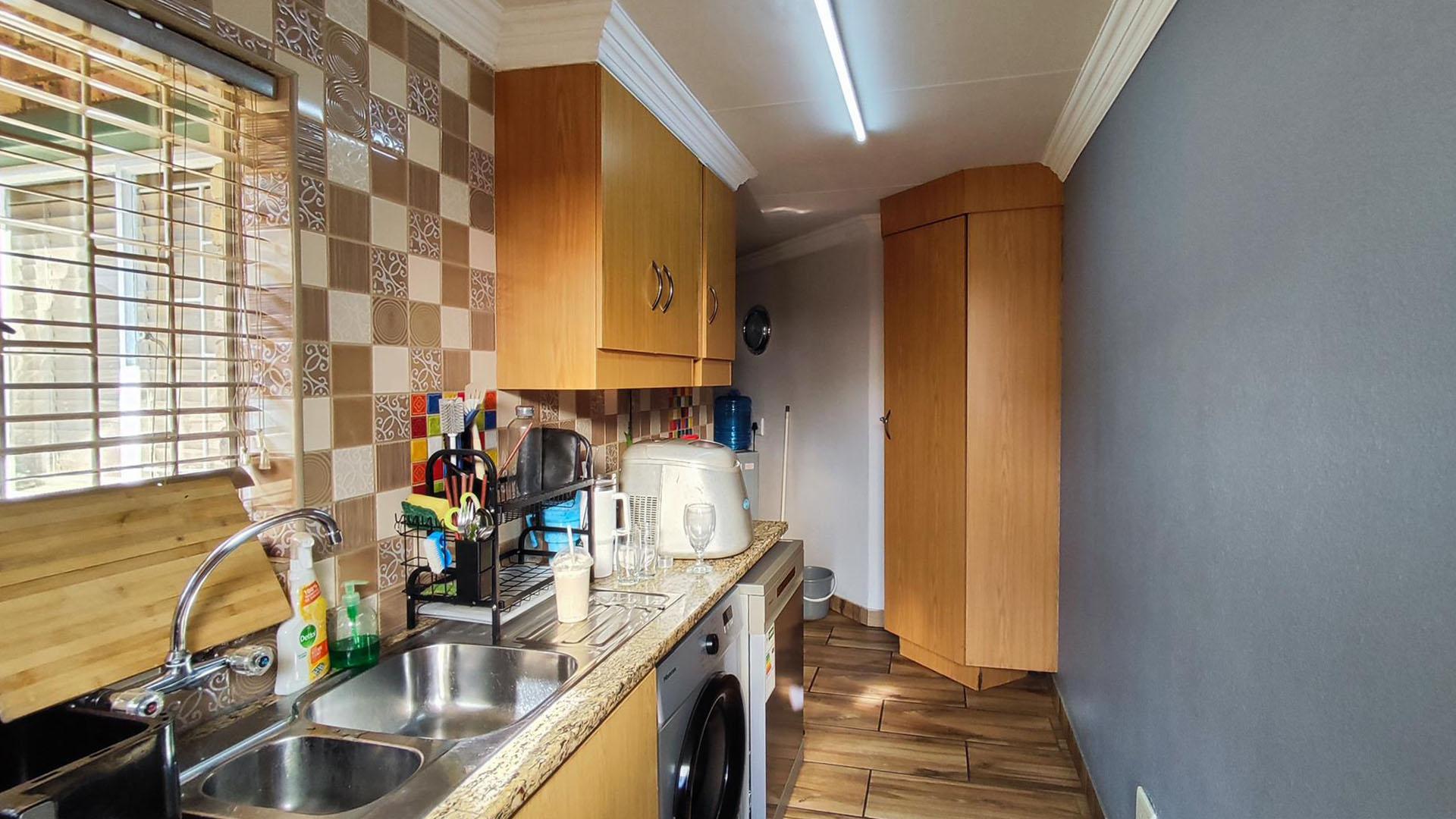 Scullery - 9 square meters of property in Kempton Park