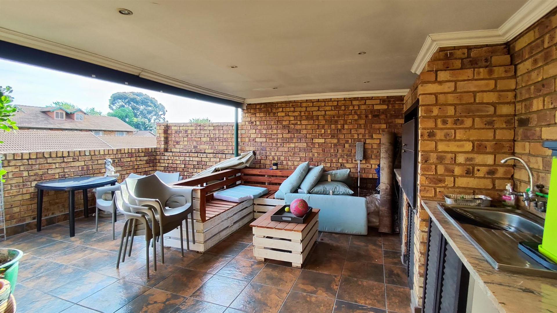 Patio - 19 square meters of property in Kempton Park