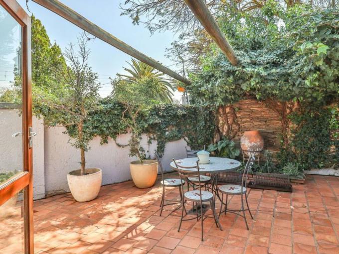 2 Bedroom Simplex for Sale For Sale in Fourways - MR691095