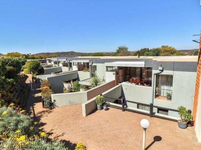 3 Bedroom Simplex for Sale For Sale in Faerie Glen - MR691107